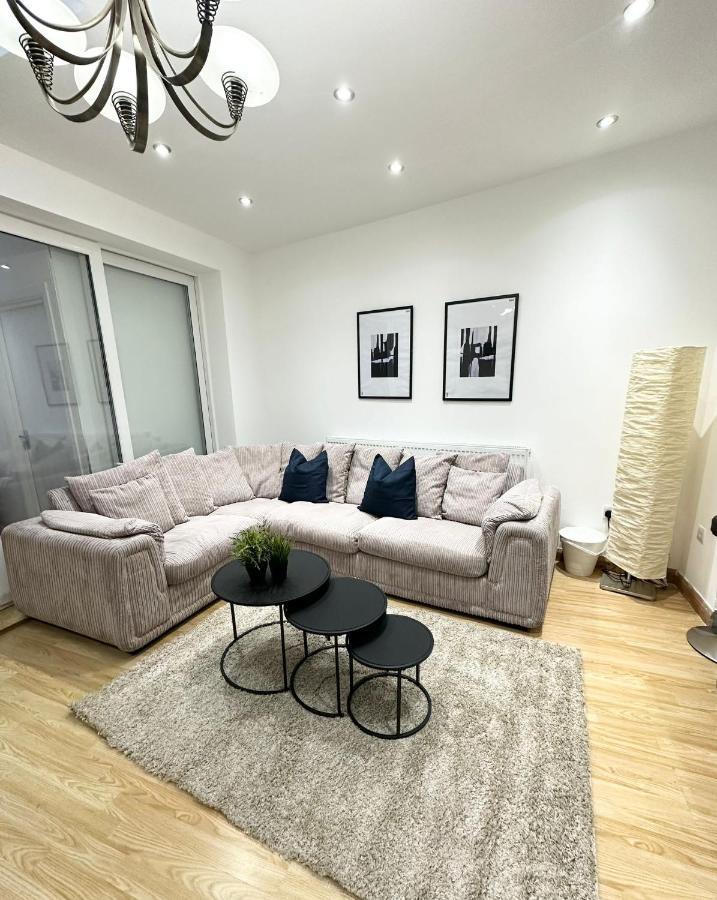 Relaxing Room In Spacious House Londra Exterior foto