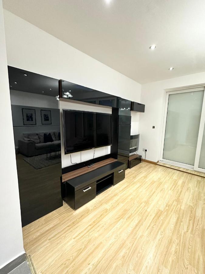 Relaxing Room In Spacious House Londra Exterior foto