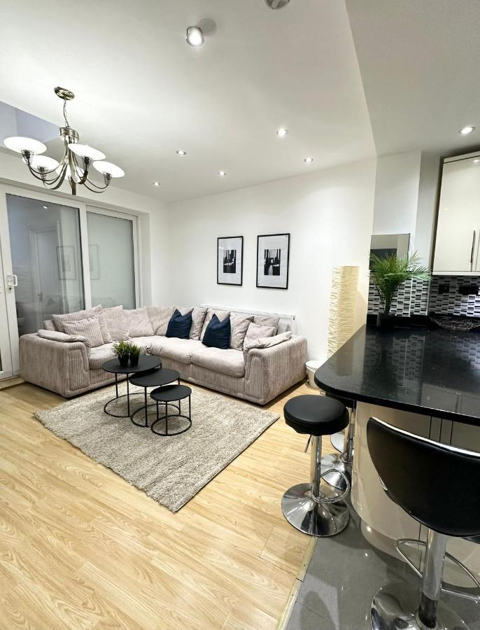 Relaxing Room In Spacious House Londra Exterior foto